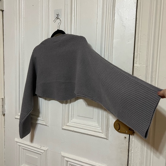 Beautiful Lattelier Cropped Sweater - Picture 4 of 7